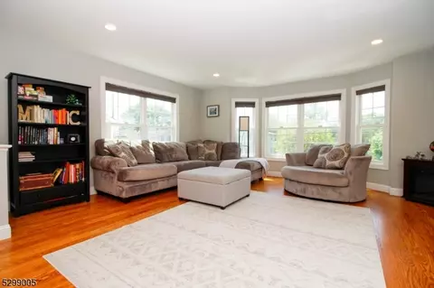 516 Centre St, Nutley, NJ 07110 photo 3