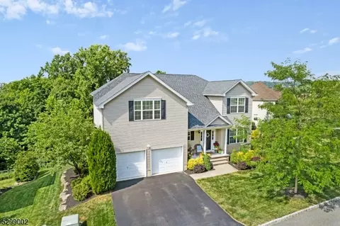 2 Locust Ct, Allamuchy Twp, NJ 07840