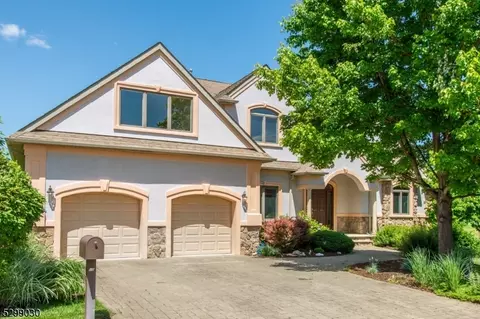 10 Little Tarn Ct, Hamburg, NJ 07419