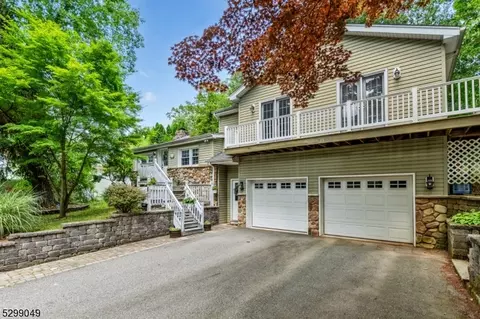 85 Algonquin Trl, Wayne, NJ 07470