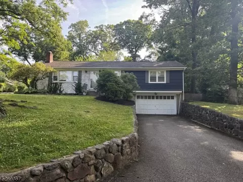 19 Rockaway Ter, Mountain Lakes, NJ 07046