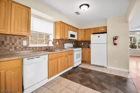 456 14th Ave, Newark, NJ 07106