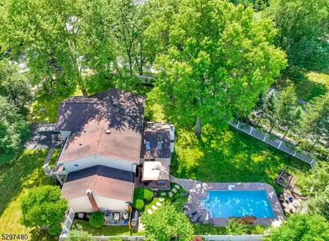 155 Troy Meadow Rd, Parsippany-troy Hills Twp, NJ 07054