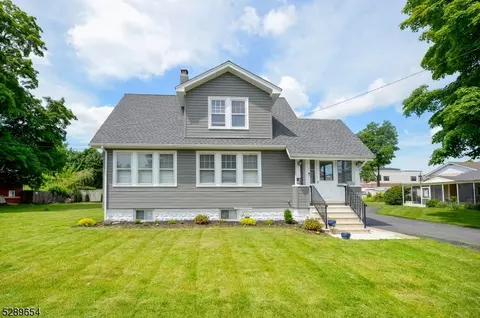 4 Arlington Pl, Riverdale, NJ 07457