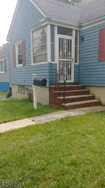 327 W 3rd Ave, Roselle, NJ 07203