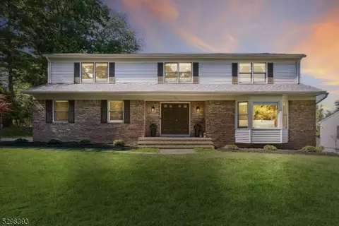37 Scarsdale Dr, Livingston, NJ 07039