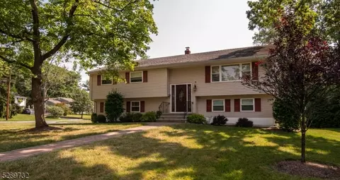 6 Breton Pl, Livingston, NJ 07039