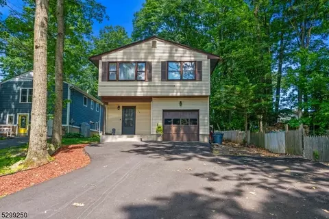 33 Leo Ave, Stanhope, NJ 07874
