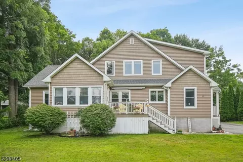 10 New St, Stanhope, NJ 07874