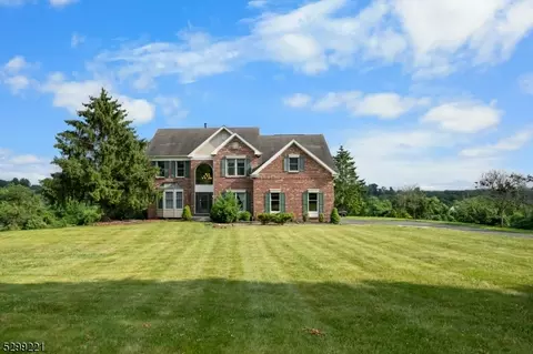12 Hilltop Rd, Milford, NJ 08848