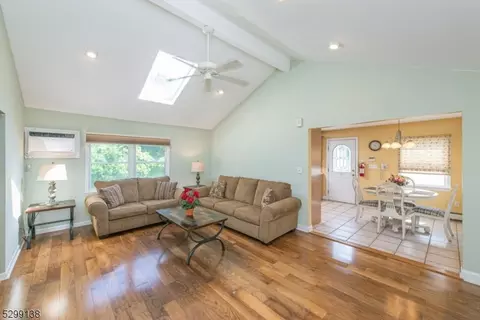 18 Stylon Rd, Wayne, NJ 07470 photo 3