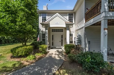 620 Honeybrook Cir, Stewartsville, NJ 08886