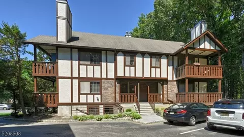 3210 Stowe Ln, Mahwah, NJ 07430