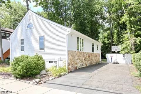 47 Carol St, Ramsey, NJ 07446