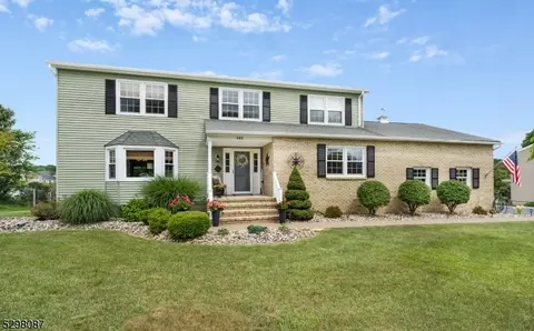 141 Eyland Ave, Roxbury Twp, NJ 07876