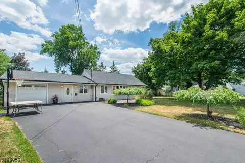 8 Furno Pl, Wayne, NJ 07470