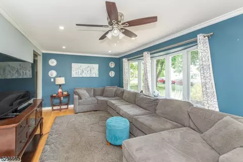 8 Furno Pl, Wayne, NJ 07470 photo 6