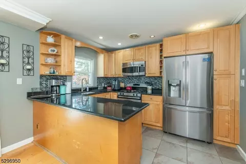 8 Furno Pl, Wayne, NJ 07470 photo 10