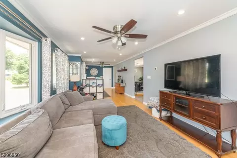 8 Furno Pl, Wayne, NJ 07470 photo 4