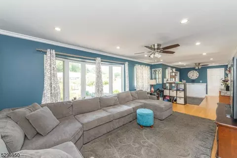 8 Furno Pl, Wayne, NJ 07470 photo 5