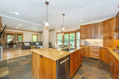 801 Pascack Rd, Paramus, NJ 07652 photo 6