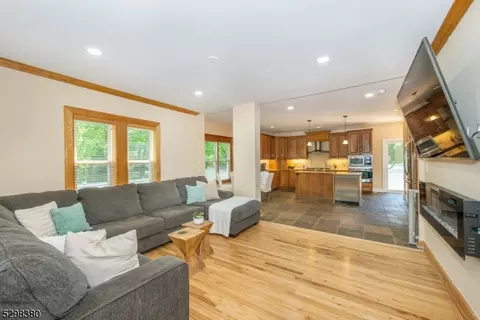 801 Pascack Rd, Paramus, NJ 07652 photo 12
