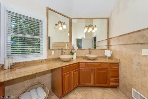801 Pascack Rd, Paramus, NJ 07652 photo 29