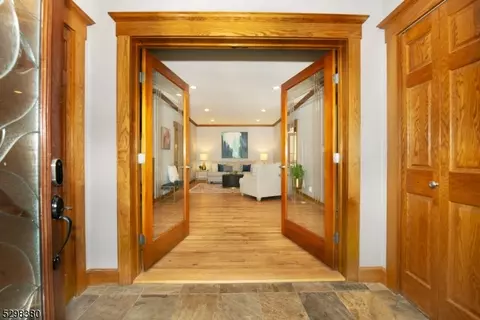 801 Pascack Rd, Paramus, NJ 07652 photo 4