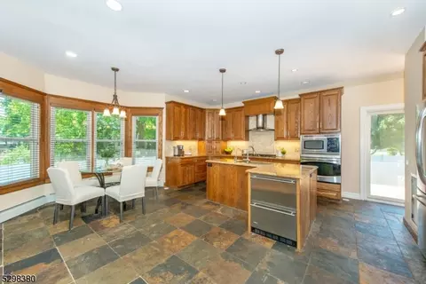 801 Pascack Rd, Paramus, NJ 07652 photo 9