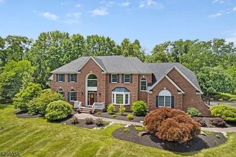5 Meadowbrook Rd, Chester, NJ 07930