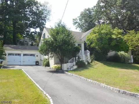 169 Oakwood Dr, Wayne, NJ 07470