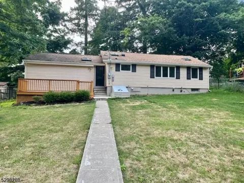 37 Park Rd, Sparta, NJ 07871