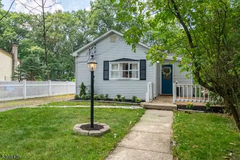 128 Vermont Trl, Hopatcong, NJ 07843