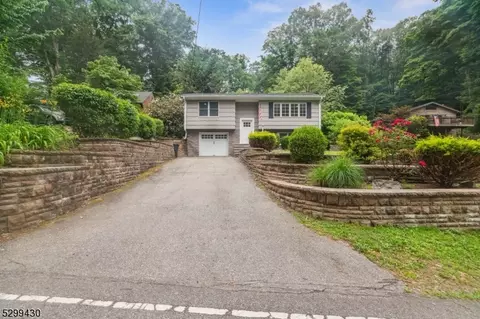 364 Cupsaw Dr, Ringwood, NJ 07456