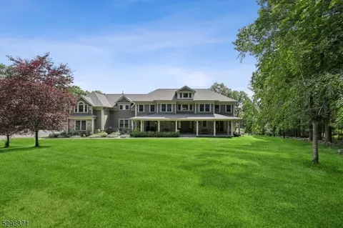 111 Boulderwood Dr, Bernardsville, NJ 07924