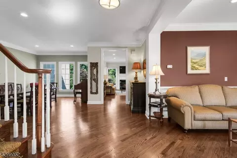 21 Princeton Ct, Basking Ridge, NJ 07920