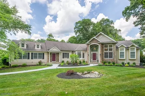 29 Kern Dr, Mount Olive, NJ 07836