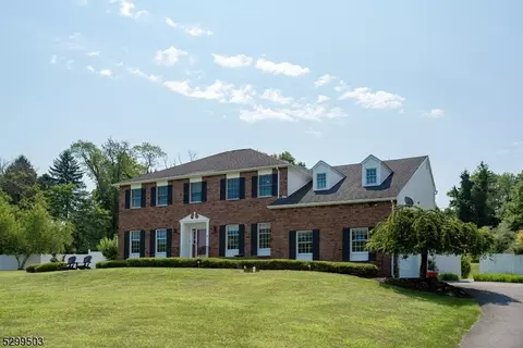 2 Starrett Ct, Sparta, NJ 07871