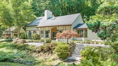647 Sweet Hollow Rd, Bloomsbury, NJ 08804