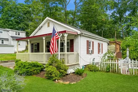 157 Monroe Trl, Hopatcong, NJ 07843