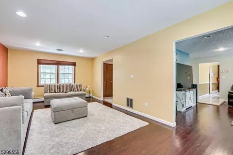 5 Hazel Ave, Edison, NJ 08820 photo 8
