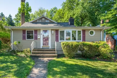 12 Lenape Trl, Wayne, NJ 07470 photo 2