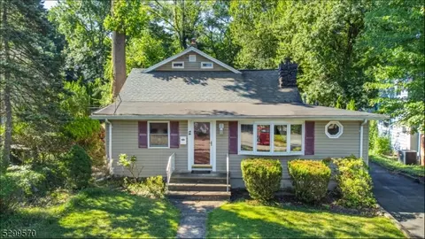 12 Lenape Trl, Wayne, NJ 07470