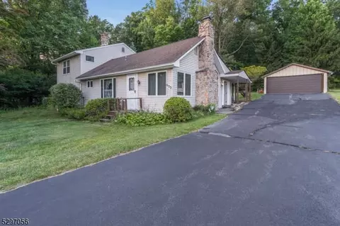 603 Fox Farm Rd, Bethlehem Twp, NJ 08802