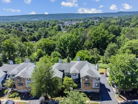 122 Overlook Dr, Hackettstown, NJ 07840