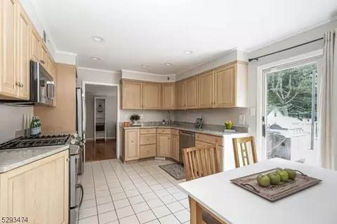 253 Hillside Ave, Springfield, NJ 07081 photo 7