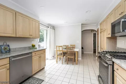 253 Hillside Ave, Springfield, NJ 07081 photo 9