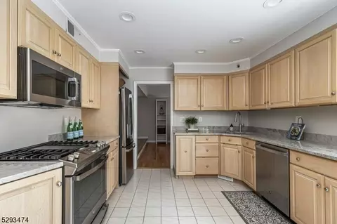 253 Hillside Ave, Springfield, NJ 07081 photo 8
