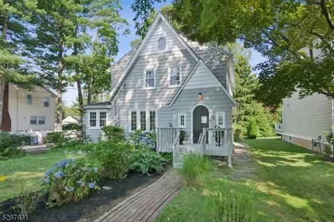 8 S Oak Ct, Madison, NJ 07940