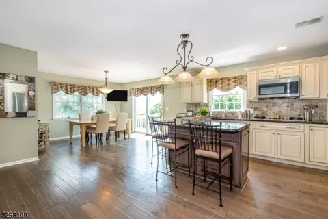 36 Fox Boro Rd, Wayne, NJ 07470 photo 9